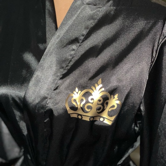 Queen Robe (Black) - Picture 4 of 5